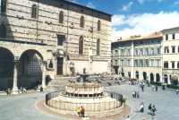 Dom San Lorenzo und Fontana Maggiore
